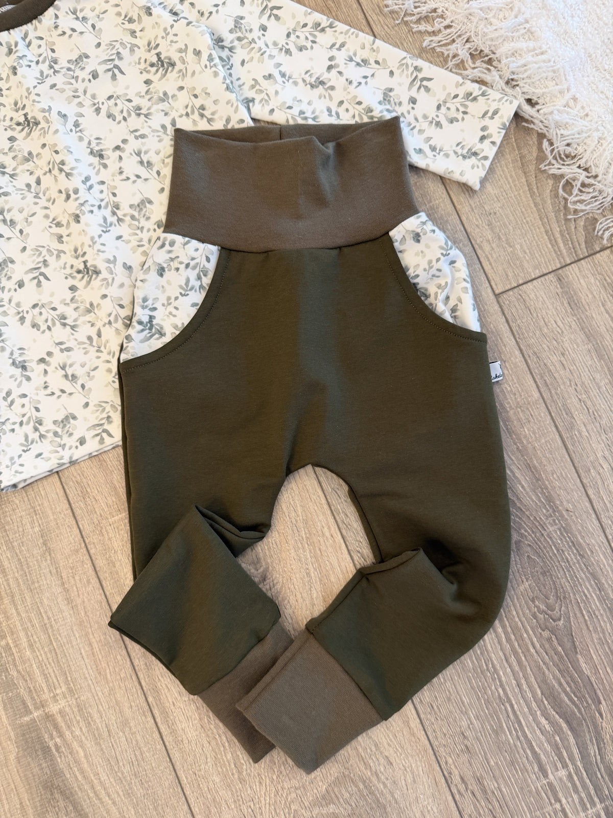 Longsleeve & Pumphose Set - Gr. 104 - Blätter