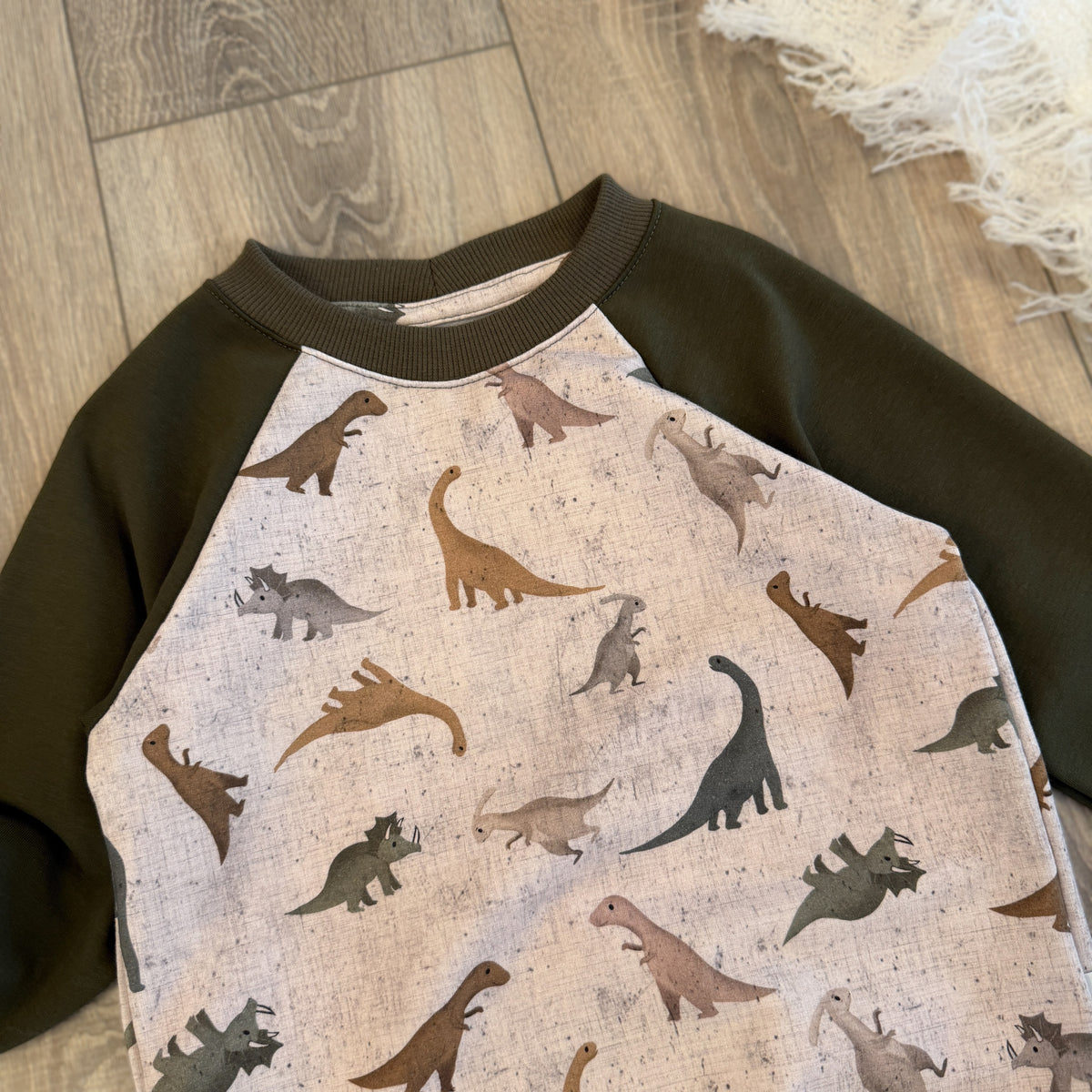 Raglan Pullover - Gr. 110 - Dinos
