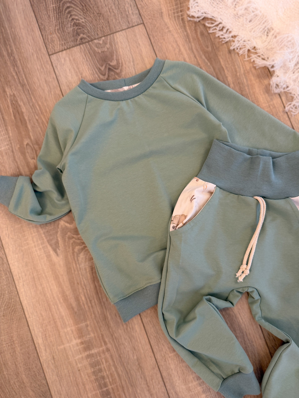 Pullover & Jogginghose Set - Gr. 92 - Altgrün