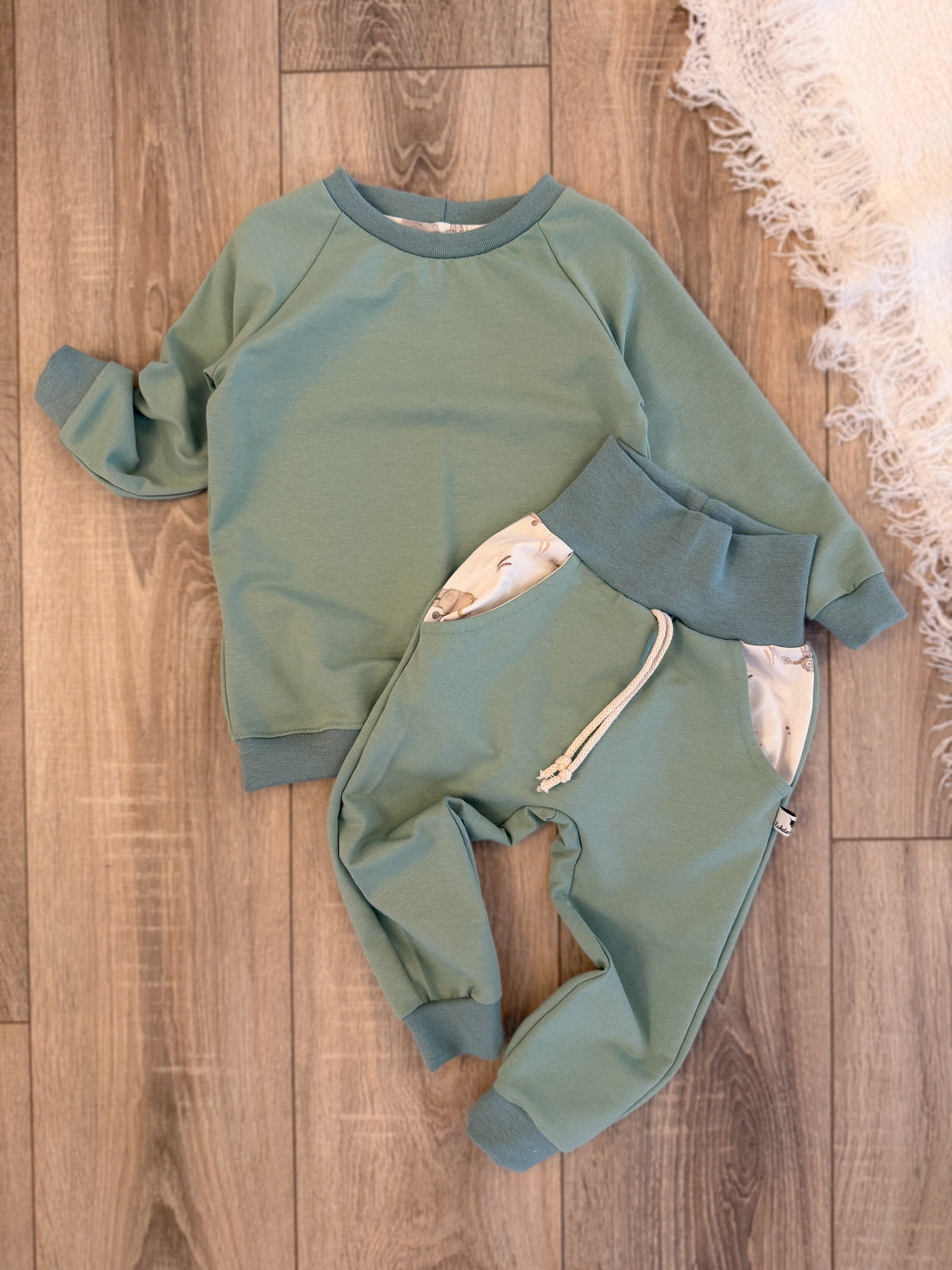 Pullover & Jogginghose Set - Gr. 92 - Altgrün